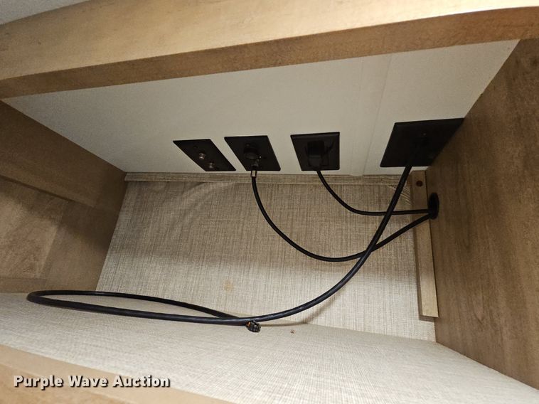 image for item LW9696 2016 Cross Roads Redwood  camper