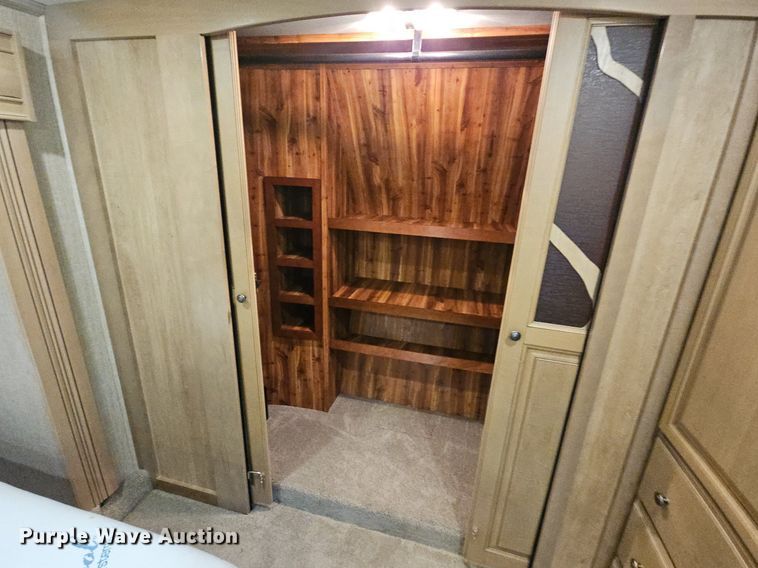 image for item LW9696 2016 Cross Roads Redwood  camper