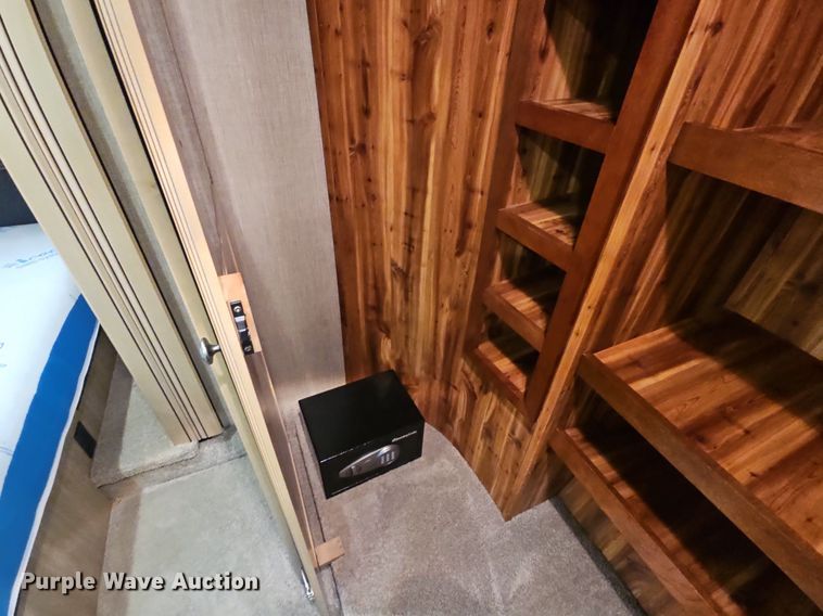 image for item LW9696 2016 Cross Roads Redwood  camper