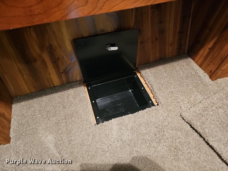 image for item LW9696 2016 Cross Roads Redwood  camper