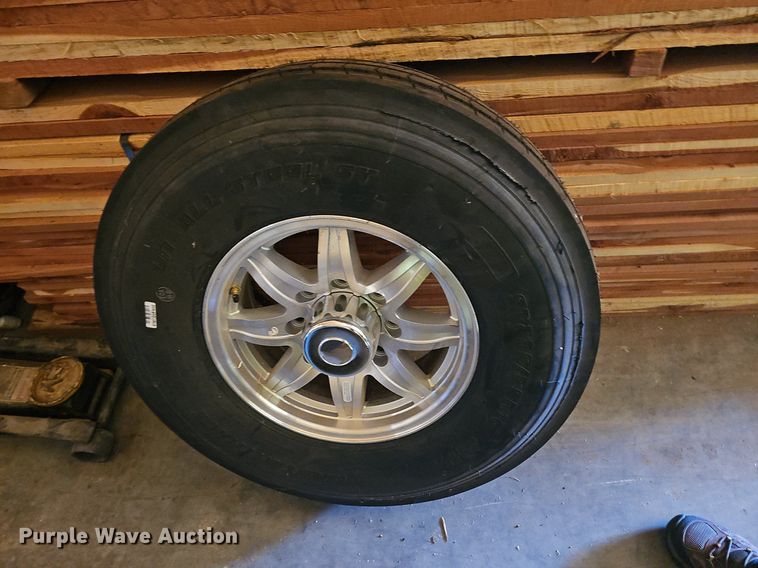 image for item LW9696 2016 Cross Roads Redwood  camper