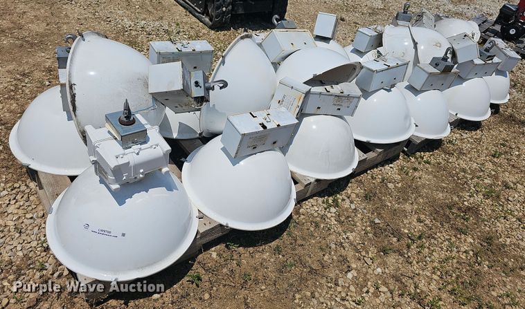 image for item LW9700 (15) Genlyte Thomas light fixtures