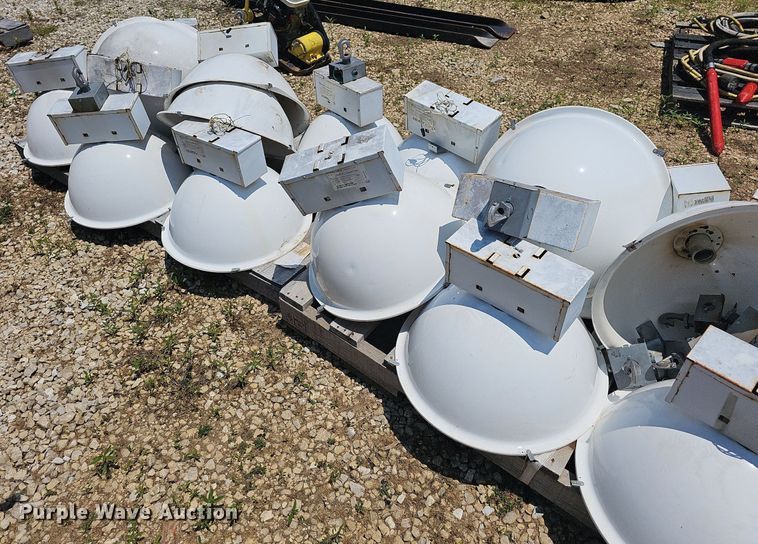 image for item LW9700 (15) Genlyte Thomas light fixtures