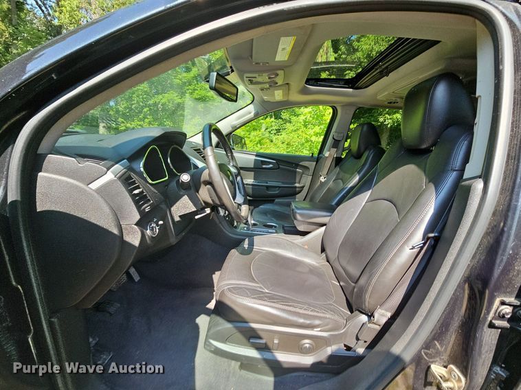 image for item LW9739 2010 Chevrolet Traverse LT  SUV