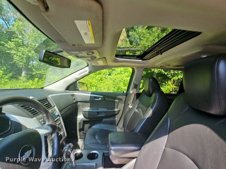 image for item LW9739 2010 Chevrolet Traverse LT  SUV