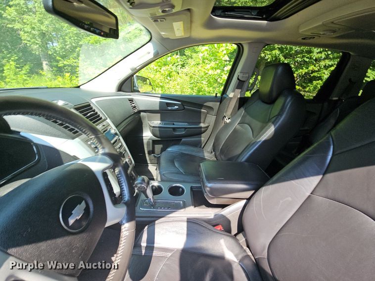 image for item LW9739 2010 Chevrolet Traverse LT  SUV