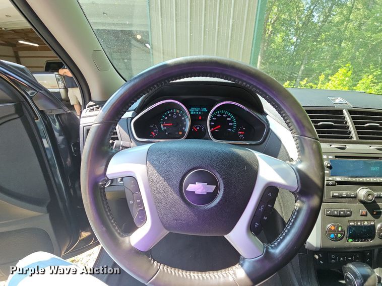 image for item LW9739 2010 Chevrolet Traverse LT  SUV