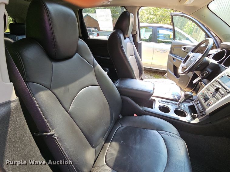 image for item LW9739 2010 Chevrolet Traverse LT  SUV