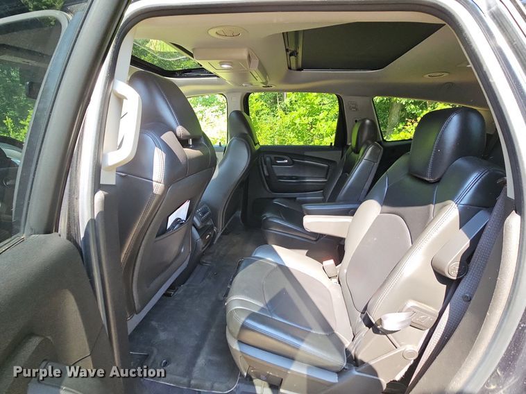 image for item LW9739 2010 Chevrolet Traverse LT  SUV