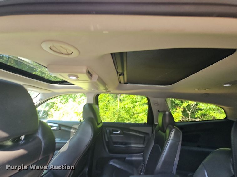 image for item LW9739 2010 Chevrolet Traverse LT  SUV