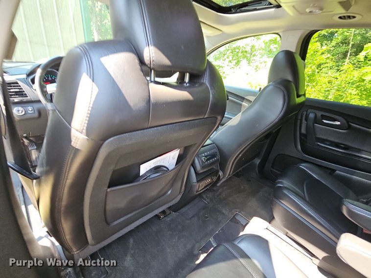 image for item LW9739 2010 Chevrolet Traverse LT  SUV