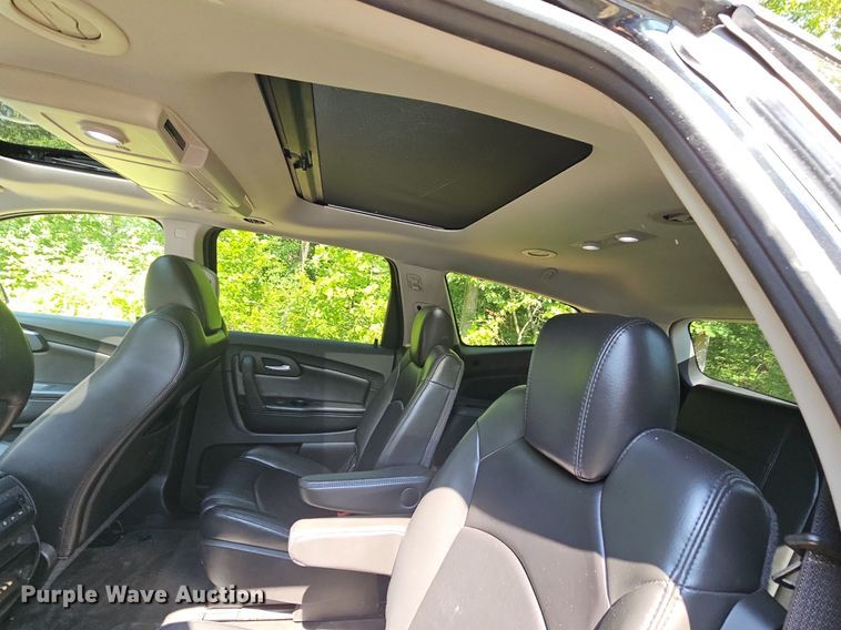 image for item LW9739 2010 Chevrolet Traverse LT  SUV