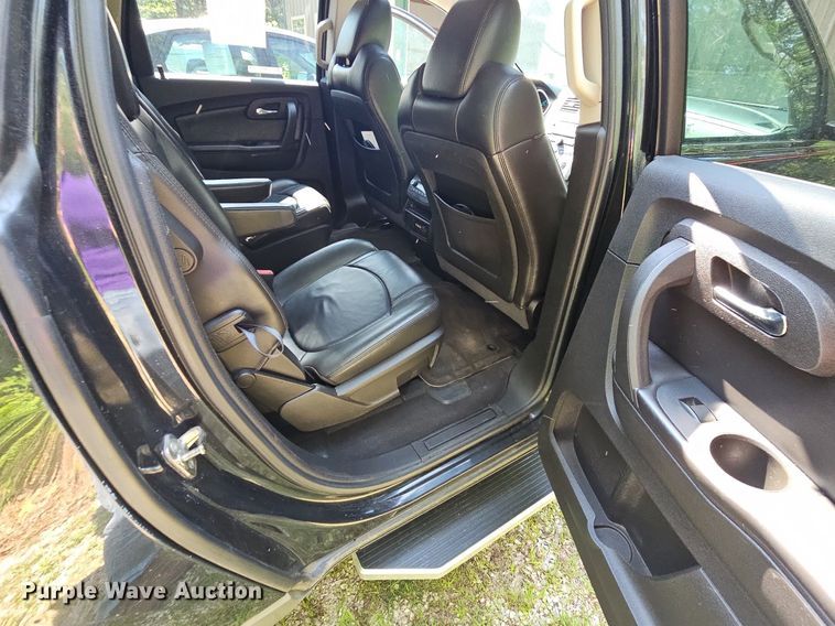 image for item LW9739 2010 Chevrolet Traverse LT  SUV