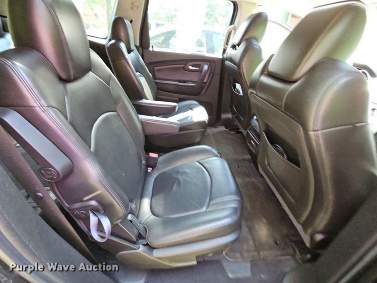 image for item LW9739 2010 Chevrolet Traverse LT  SUV