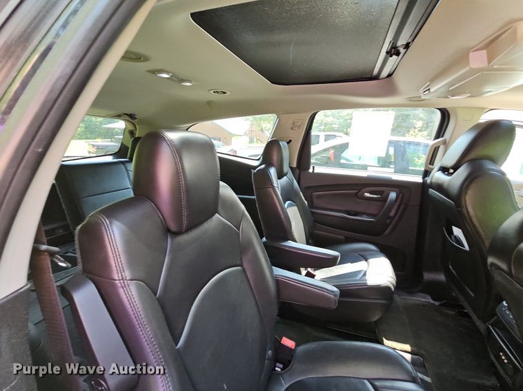 image for item LW9739 2010 Chevrolet Traverse LT  SUV