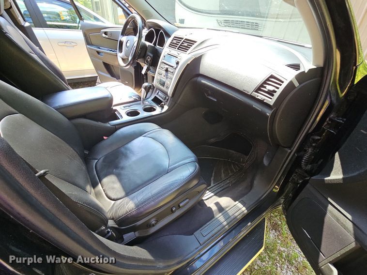 image for item LW9739 2010 Chevrolet Traverse LT  SUV