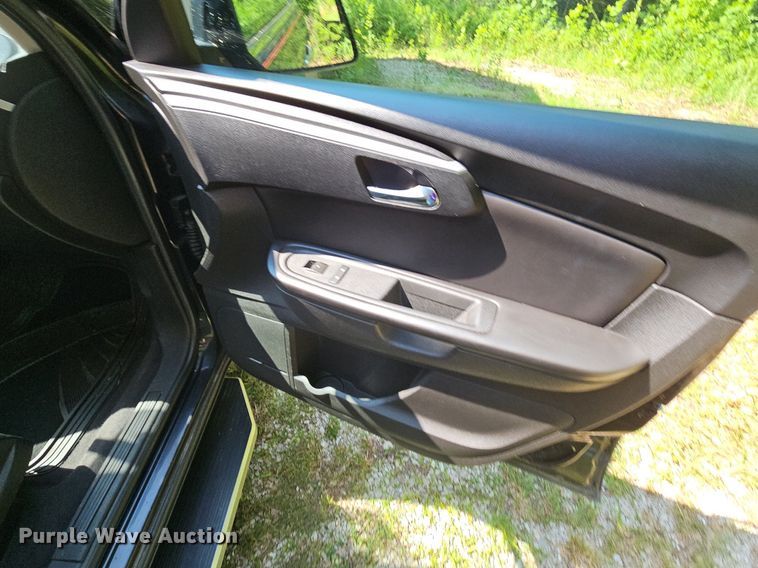 image for item LW9739 2010 Chevrolet Traverse LT  SUV