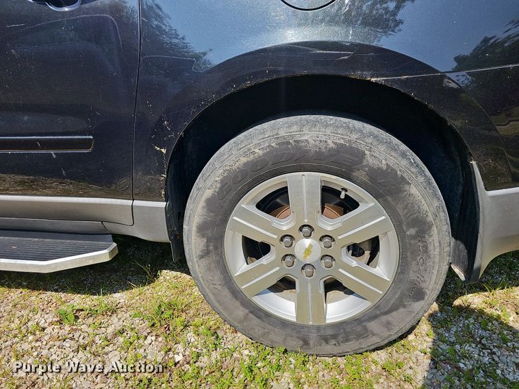 image for item LW9739 2010 Chevrolet Traverse LT  SUV