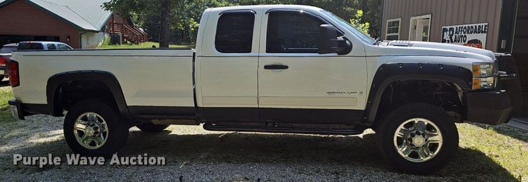 image for item LW9742 2008 Chevrolet Silverado 2500HD  Ext. Cab pickup truck