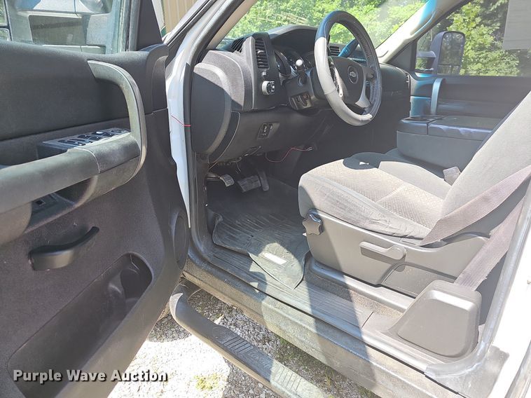 image for item LW9742 2008 Chevrolet Silverado 2500HD  Ext. Cab pickup truck