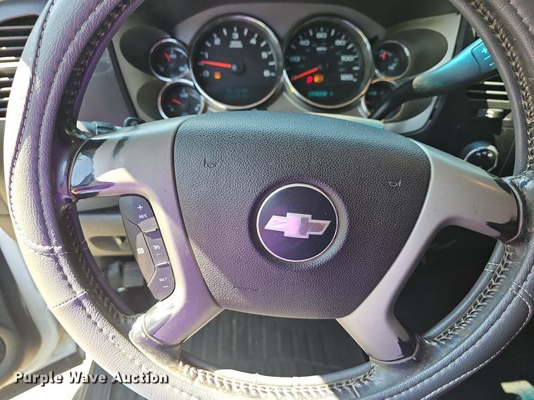 image for item LW9742 2008 Chevrolet Silverado 2500HD  Ext. Cab pickup truck