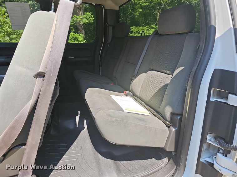 image for item LW9742 2008 Chevrolet Silverado 2500HD  Ext. Cab pickup truck