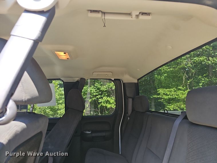 image for item LW9742 2008 Chevrolet Silverado 2500HD  Ext. Cab pickup truck