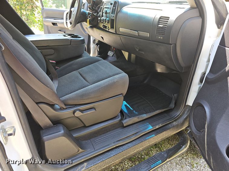 image for item LW9742 2008 Chevrolet Silverado 2500HD  Ext. Cab pickup truck