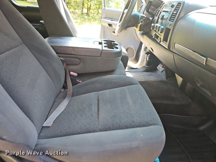 image for item LW9742 2008 Chevrolet Silverado 2500HD  Ext. Cab pickup truck