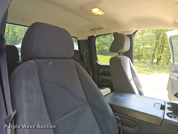 image for item LW9742 2008 Chevrolet Silverado 2500HD  Ext. Cab pickup truck