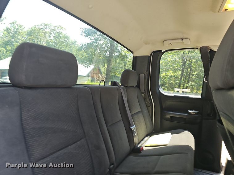 image for item LW9742 2008 Chevrolet Silverado 2500HD  Ext. Cab pickup truck