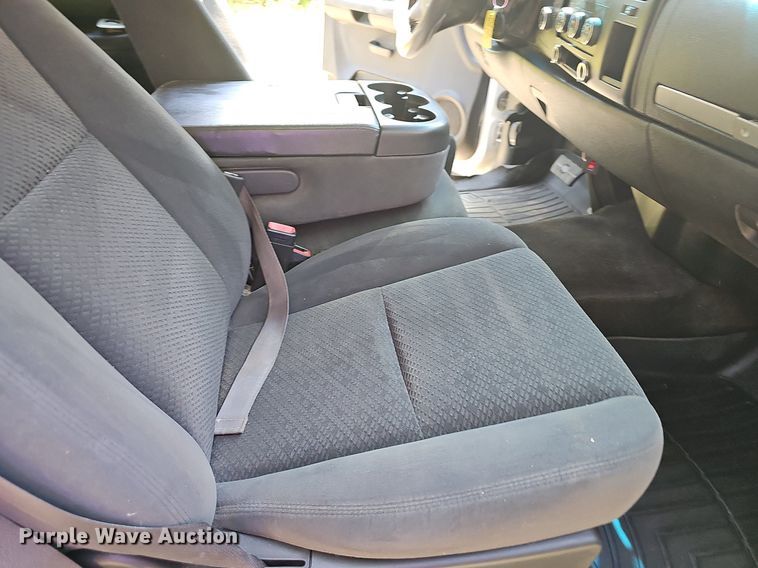 image for item LW9742 2008 Chevrolet Silverado 2500HD  Ext. Cab pickup truck