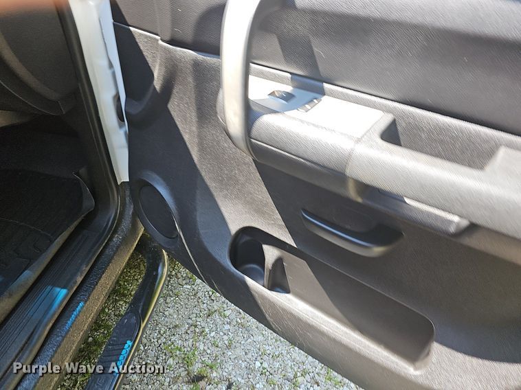 image for item LW9742 2008 Chevrolet Silverado 2500HD  Ext. Cab pickup truck