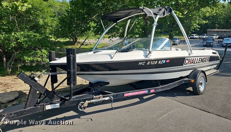 image for item LW9750 1989 Bayliner Ski Challenger  boat