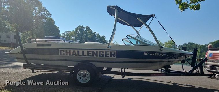 image for item LW9750 1989 Bayliner Ski Challenger  boat