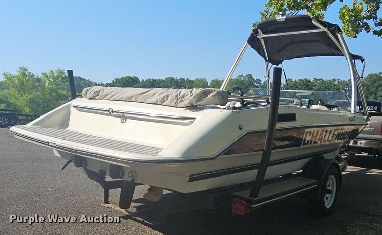 image for item LW9750 1989 Bayliner Ski Challenger  boat