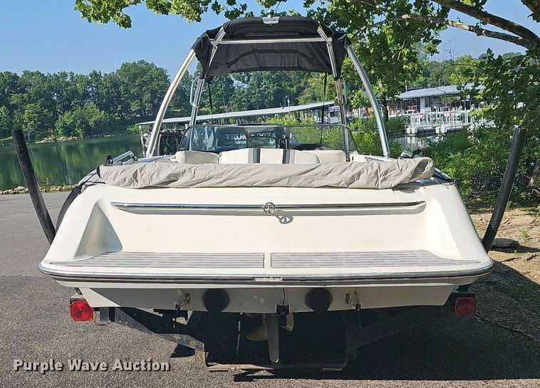 image for item LW9750 1989 Bayliner Ski Challenger  boat