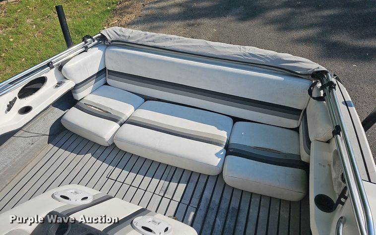 image for item LW9750 1989 Bayliner Ski Challenger  boat