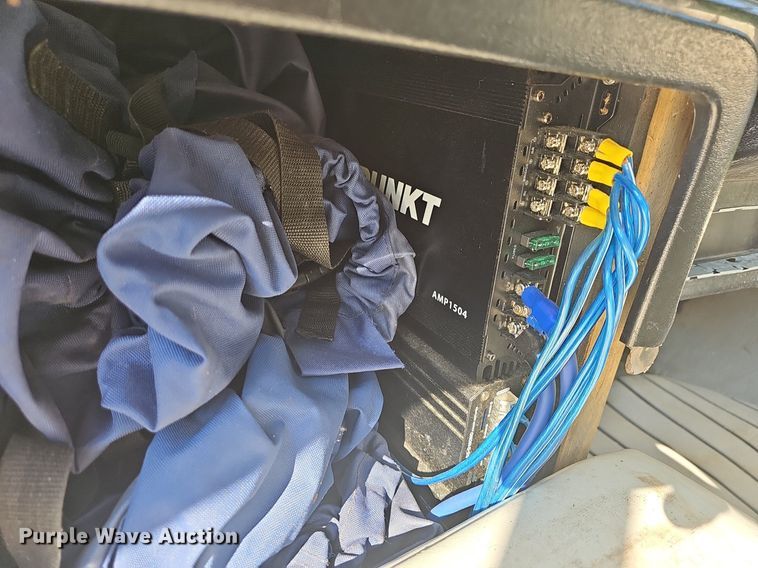 image for item LW9750 1989 Bayliner Ski Challenger  boat