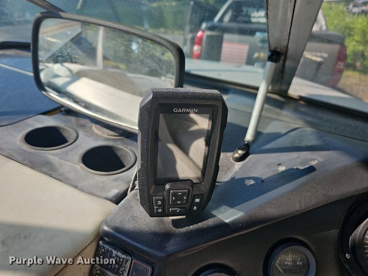 image for item LW9750 1989 Bayliner Ski Challenger  boat