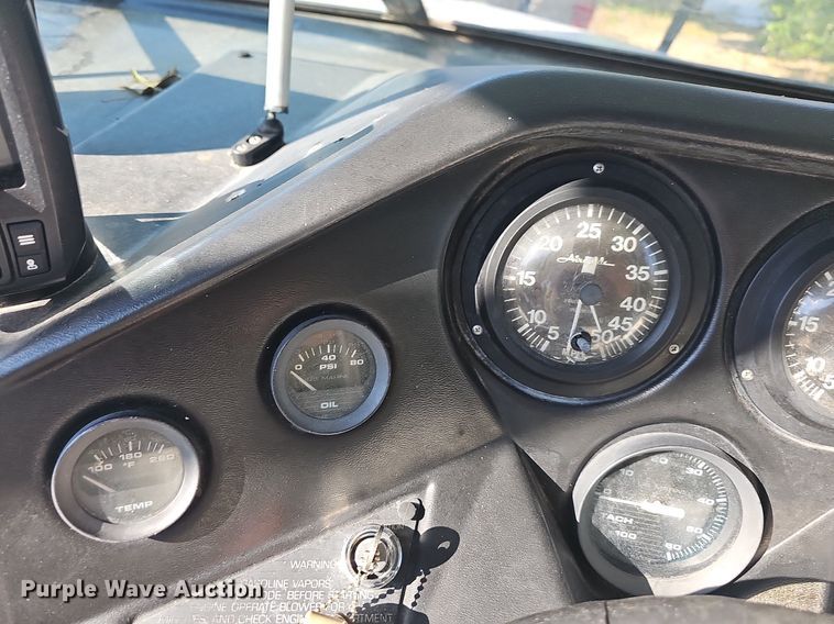 image for item LW9750 1989 Bayliner Ski Challenger  boat