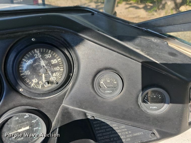 image for item LW9750 1989 Bayliner Ski Challenger  boat