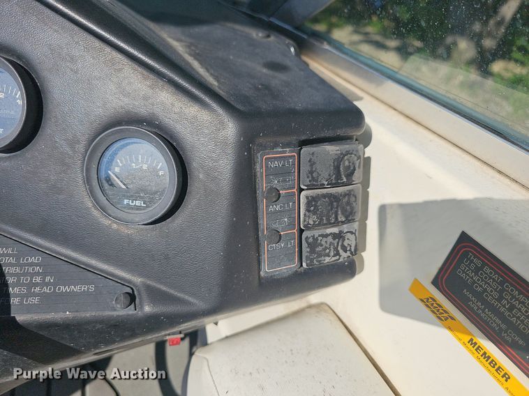 image for item LW9750 1989 Bayliner Ski Challenger  boat