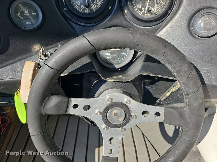 image for item LW9750 1989 Bayliner Ski Challenger  boat