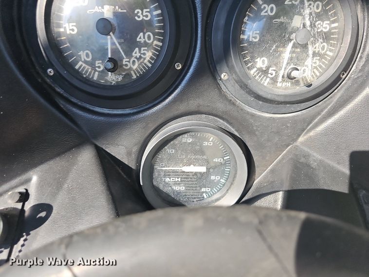 image for item LW9750 1989 Bayliner Ski Challenger  boat