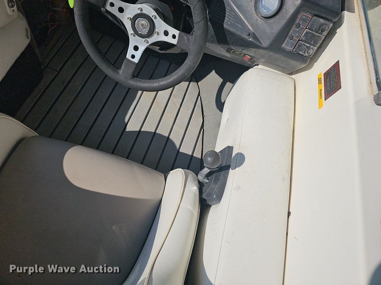 image for item LW9750 1989 Bayliner Ski Challenger  boat