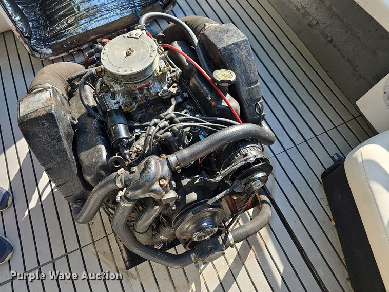 image for item LW9750 1989 Bayliner Ski Challenger  boat