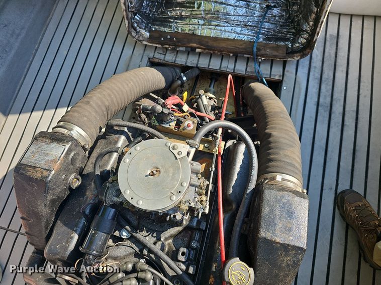 image for item LW9750 1989 Bayliner Ski Challenger  boat