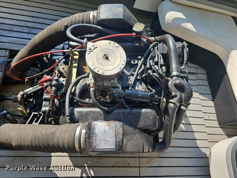 image for item LW9750 1989 Bayliner Ski Challenger  boat