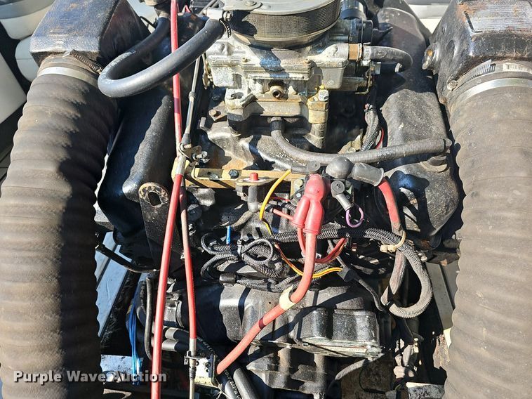 image for item LW9750 1989 Bayliner Ski Challenger  boat